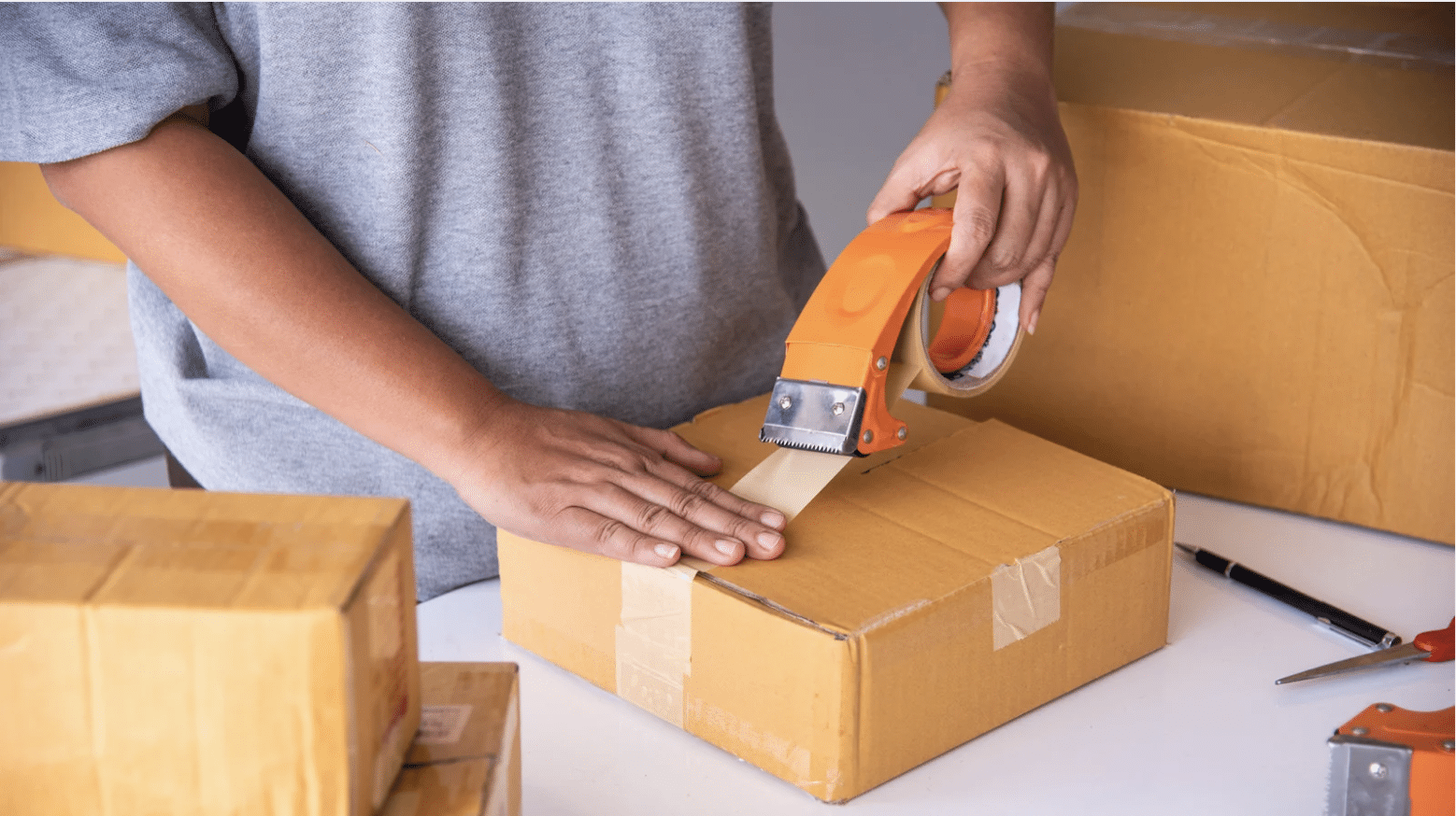 cheapest shipping from usa to uk