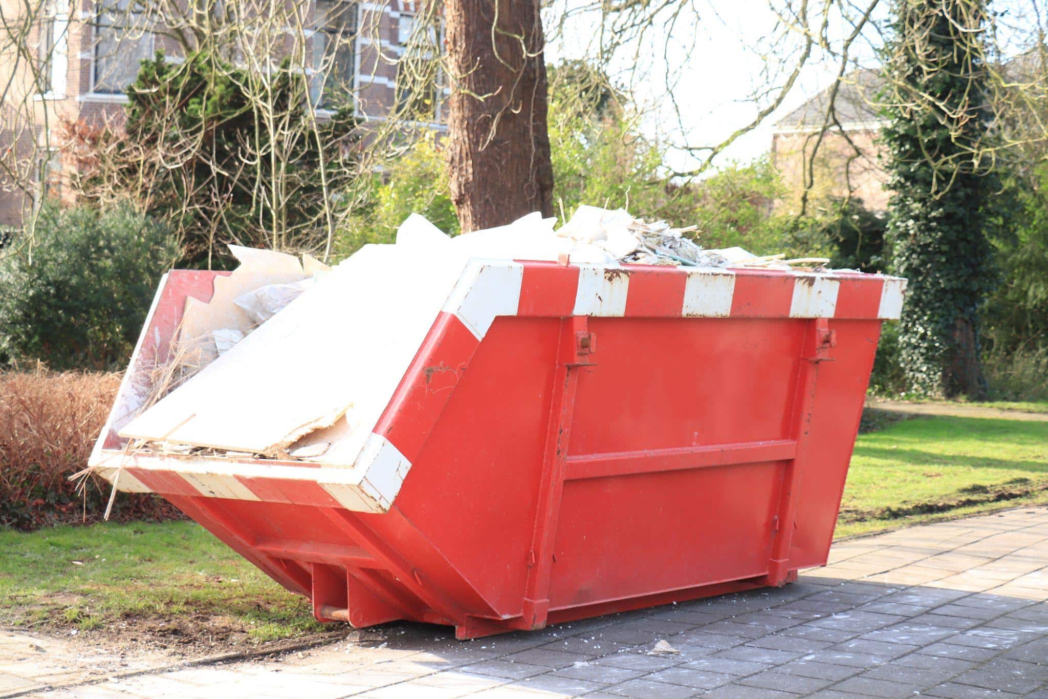 How to Rent a Dumpster Bin for Home Cleanouts