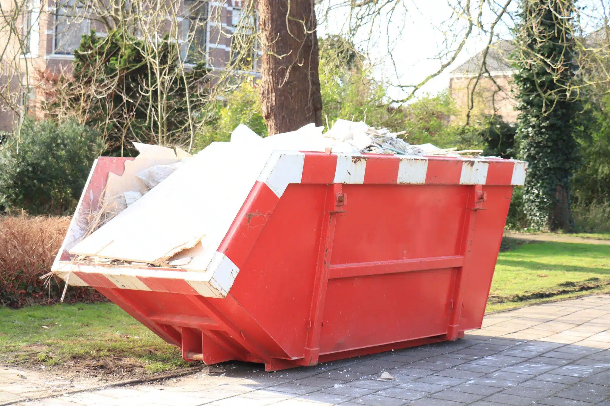 How to Rent a Dumpster Bin for Home Cleanouts