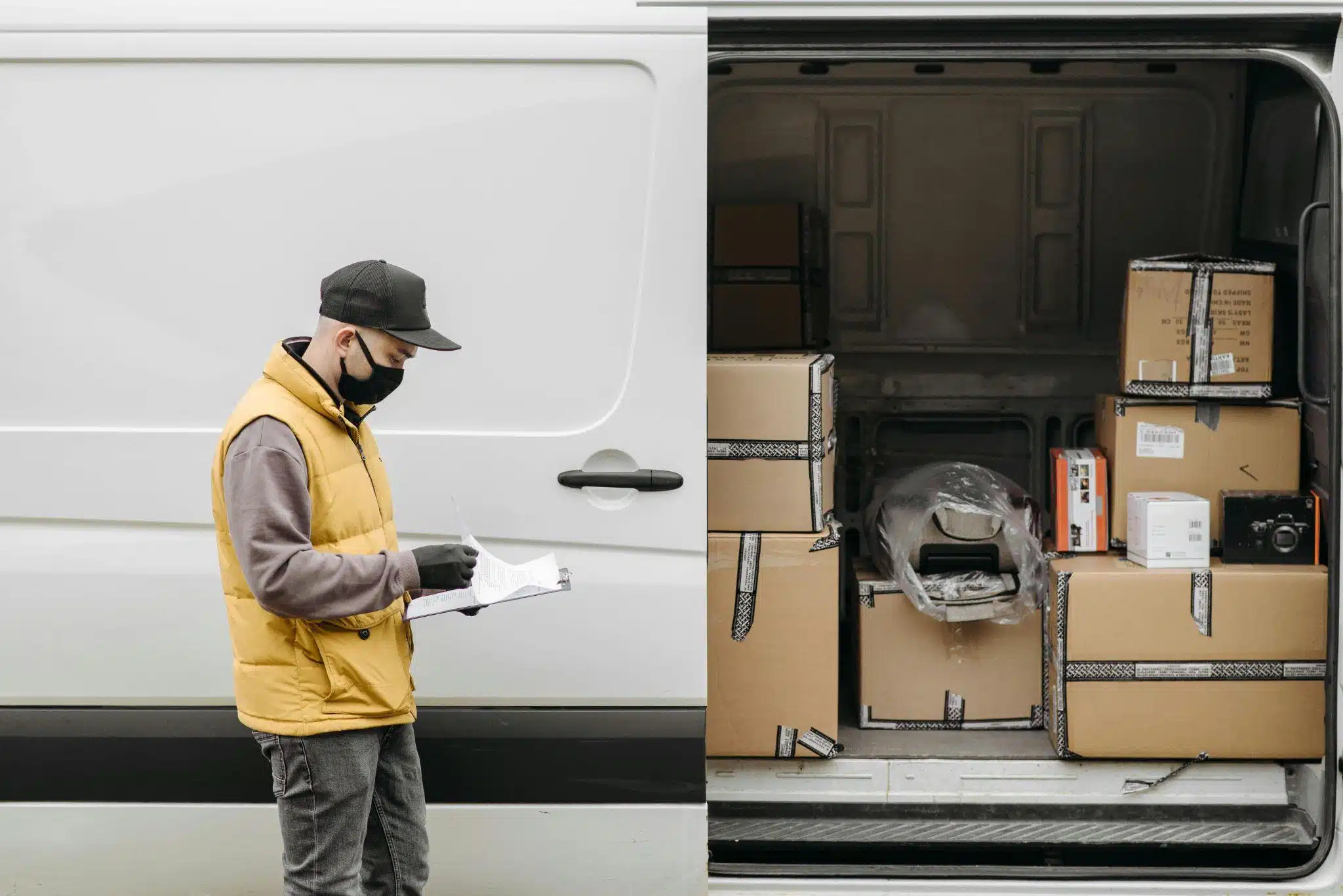 From Rate Shopping to Real Visibility: Cutting Logistics Micro‑Decisions in U.S. and Canadian Shipping