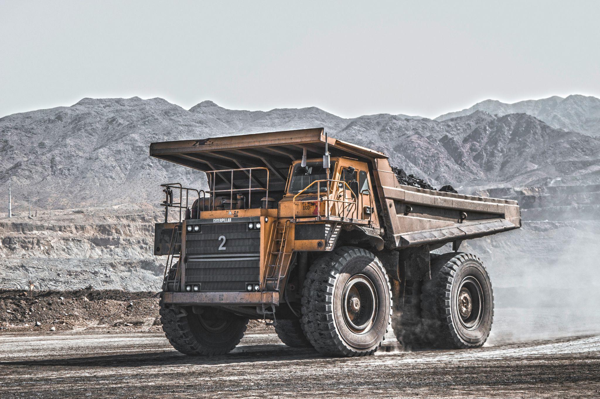 The Core Logistics Pressures Fueling Market Need for Independent Dump Truck Drivers