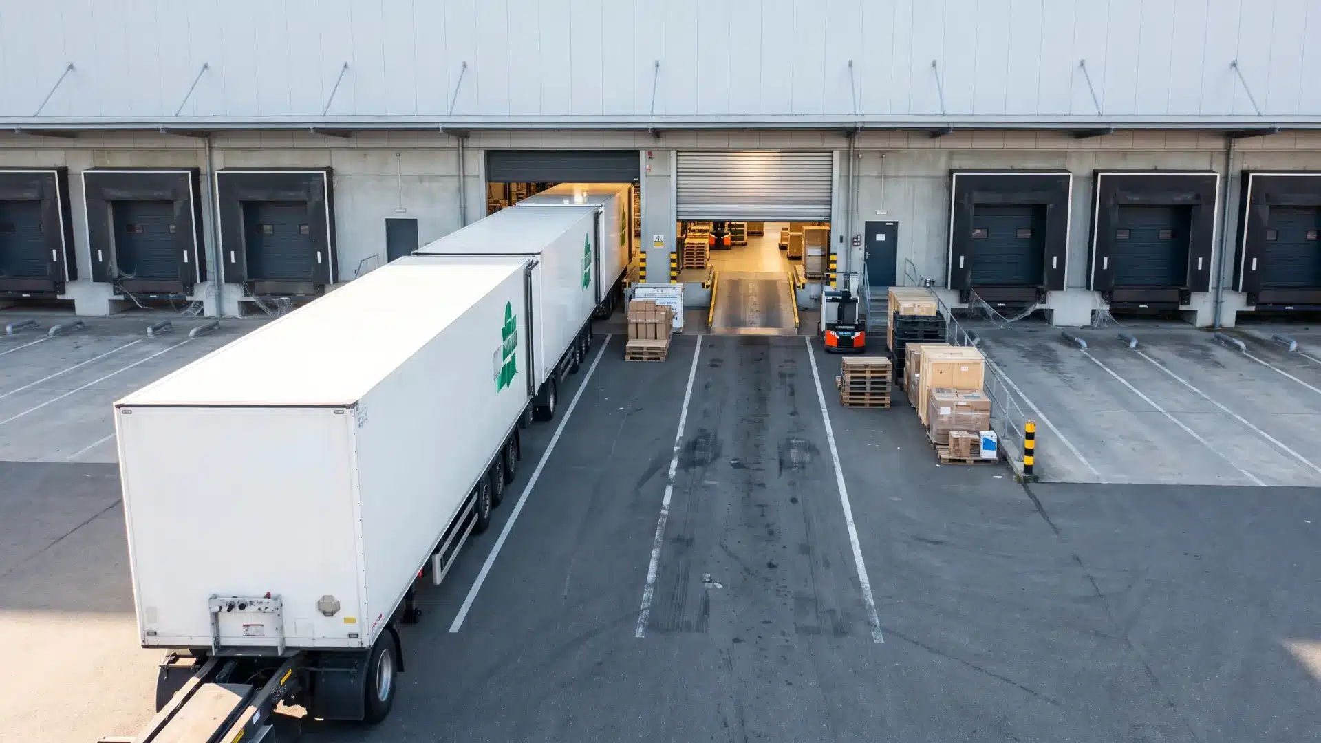 One logistics provider controls an active loading area while unused carrier bays show fewer shipper alternatives.